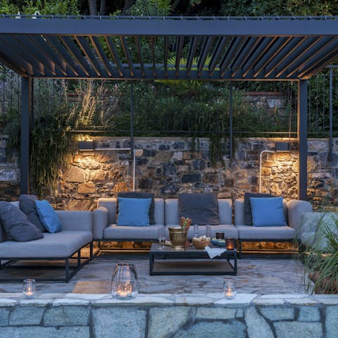 Gather your loved ones on the terrace and enjoy drinks in the setting sun