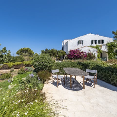 Find the myriad seating spots amid the wildflowers in the garden