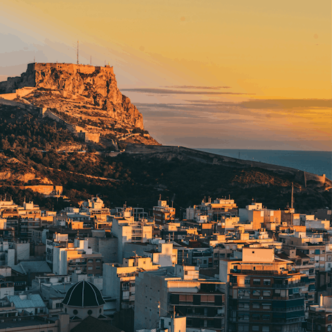 Stroll to the centre of Alicante in five minutes