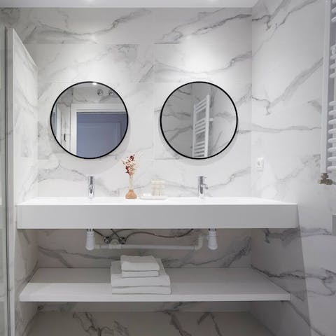 Get ready together at the double sink