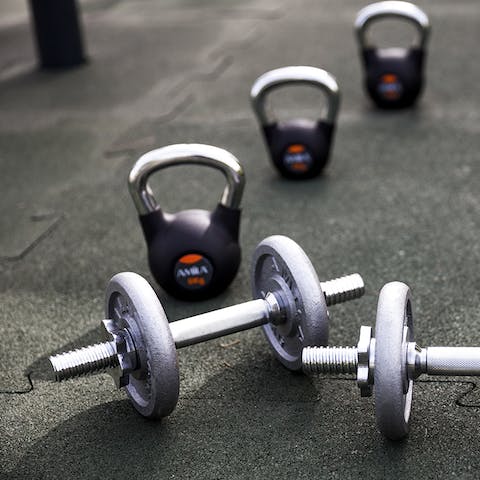 Keep up your gym routine with access to the communal gym facilities