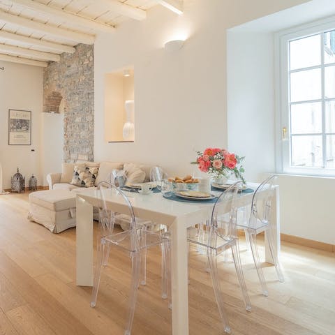 Savour some risotto con filetti di pesce persico at the dining table