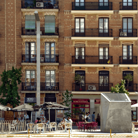 Dine alfresco throughout the city at a wide selection of cafes