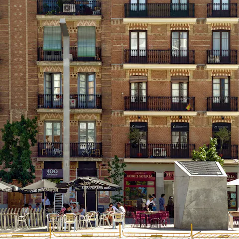 Dine alfresco throughout the city at a wide selection of cafes