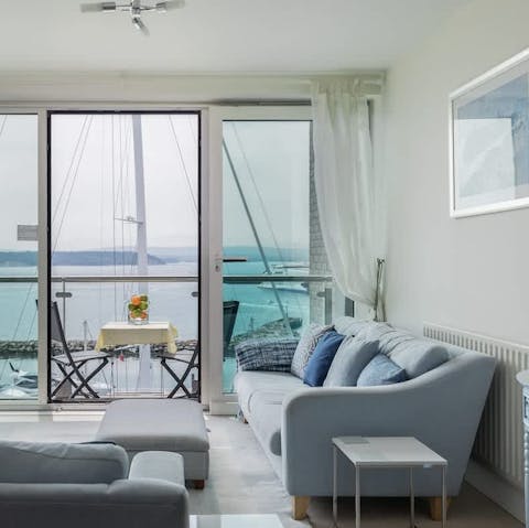 Curl up with pre-dinner drinks and watch the sun set