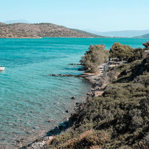 Discover the traditional town of Plaka, home to beautiful beaches and panoramic views