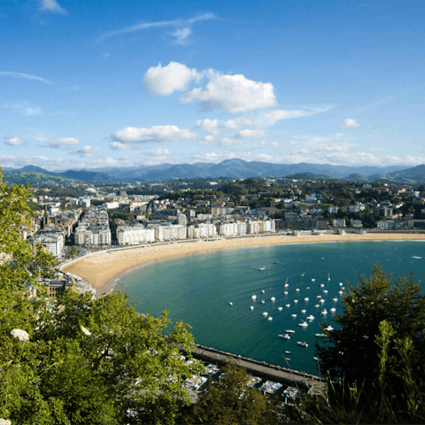 Savour sweet days relaxing on the beach in San Sebastián