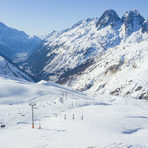 Head out for days on the slopes – your home is a twelve-minute walk from the cable