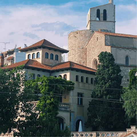 Discover the beauty of the Maresme Coast from the historic town of Sant Pol de Mar