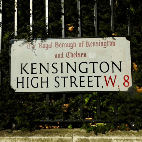 Grab a bite at the eateries on Kensington High Street