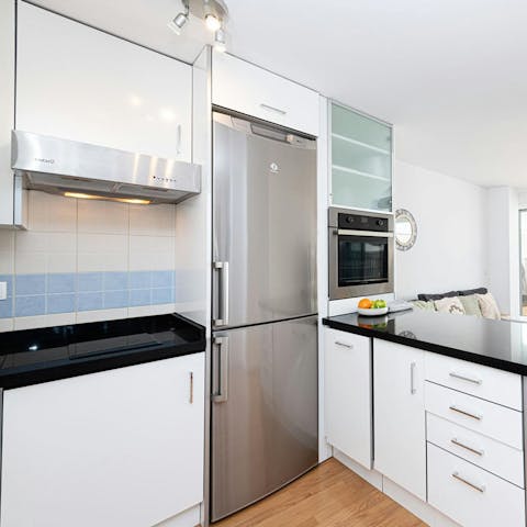 Dine out in Malaga or cook in the convenient kitchen