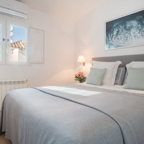 Wake up to Salamanca rooftop views in the peaceful main bedroom