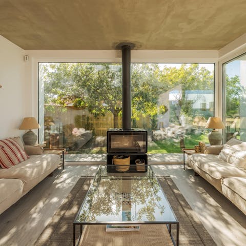 Spend cosy evenings with drinks around the fire