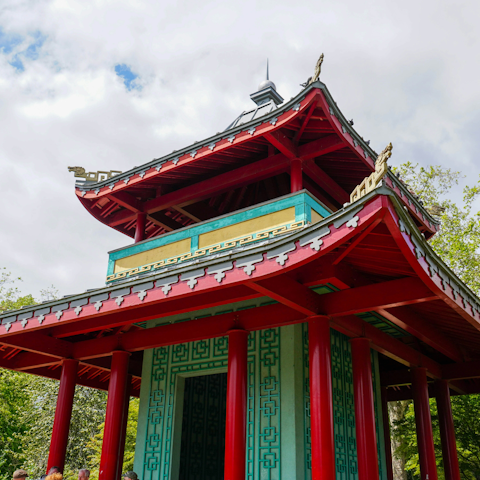 Stroll ten minutes to Victoria Park for picnics and play dates