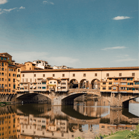 Visit Ponte Vecchio – it’s within easy walking distance