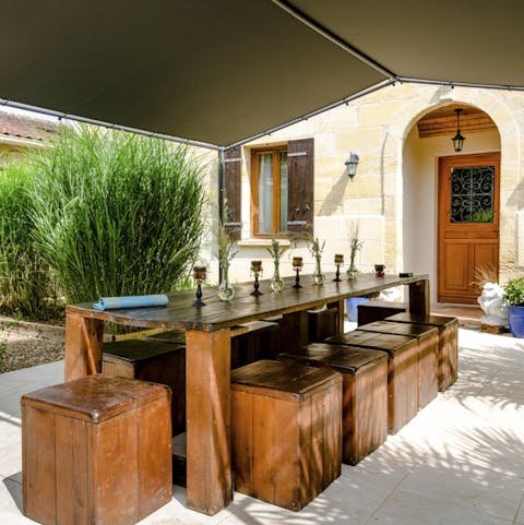 Dine as a group al-fresco