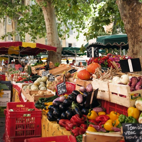 Stay just steps away from the market square of Place des Lices