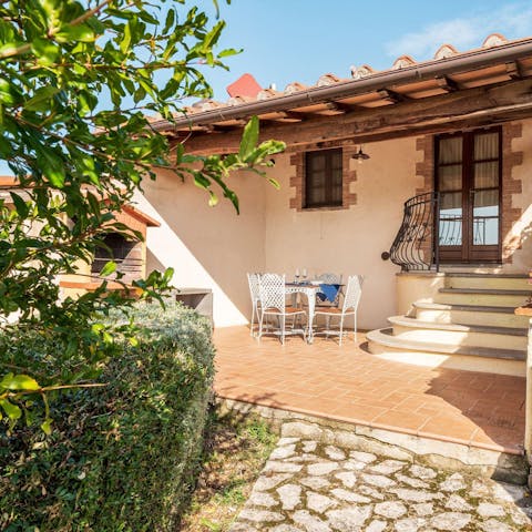 Enjoy an evening aperitif on the cosy terrace