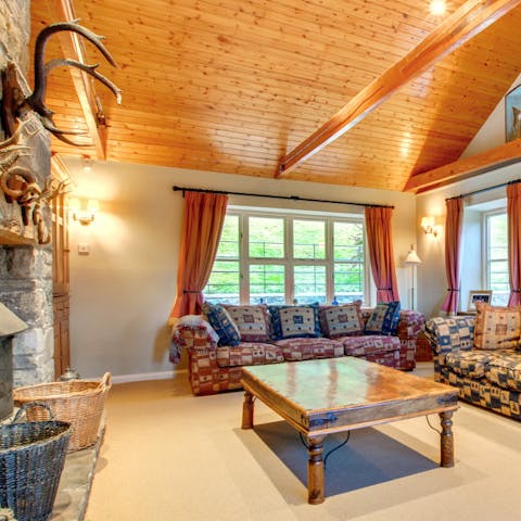 Kick back and enjoy relaxed evenings in the cosy lounge area