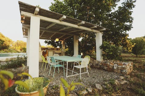 Cook your own creations in the wood-fired pizza oven and enjoy alfresco