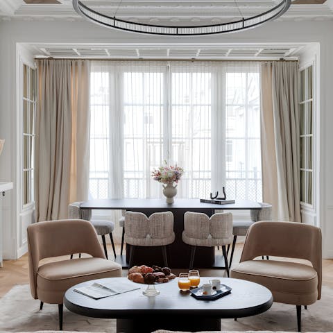 Relax in the bright living room with a glass of Champagne