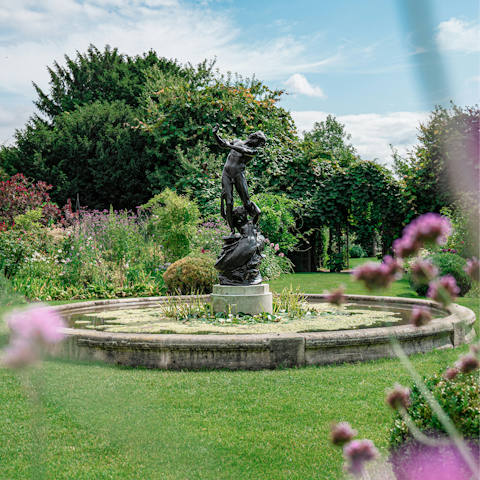 Picnic in Regent's Park, less than fifteen minutes from your doorstep