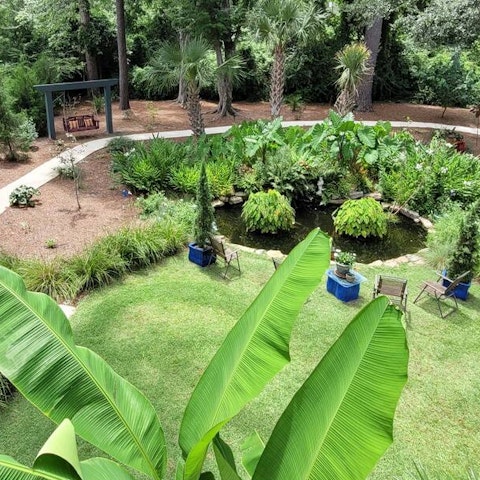 Take a moment to unwind on the swing seat – sundowner optional