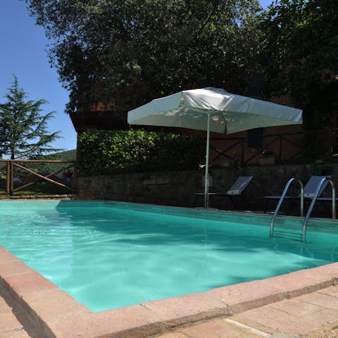 Relax in the Italian sun by the shared pool