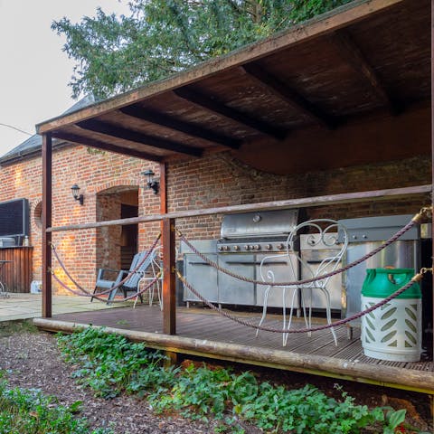Barbecue in any weather in the outdoor kitchen