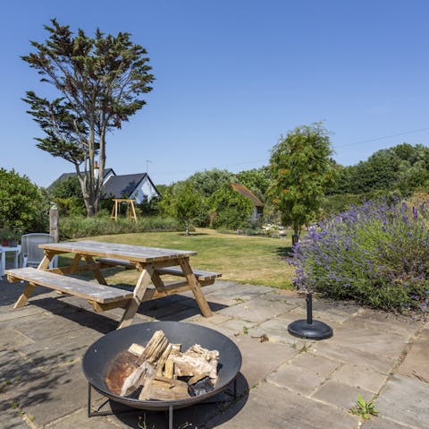 Chat around the fire pit in the beautiful garden