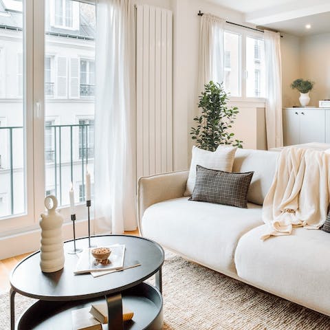Relax in the warm and welcoming apartment in between sightseeing