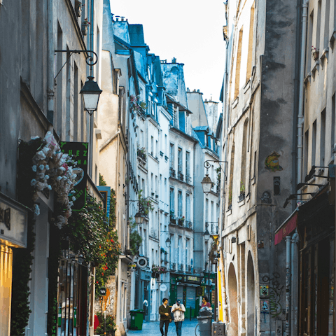 Discover the shops and eateries in Le Marais