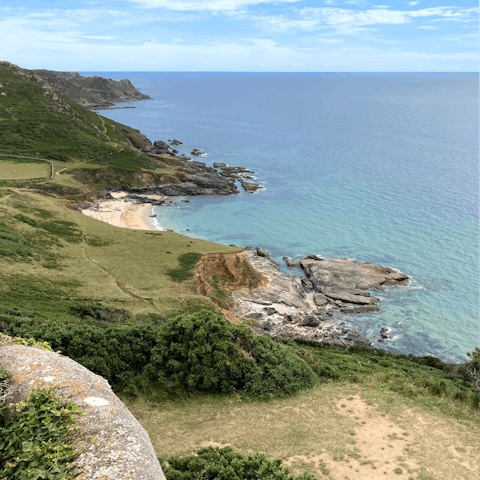 Stay in the heart of South Devon, just a short drive from Salcombe and the picturesque coast