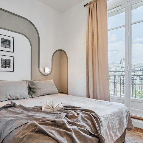 Watch the morning light spill in from your Juliet balcony over Boulevard Beaumarchais