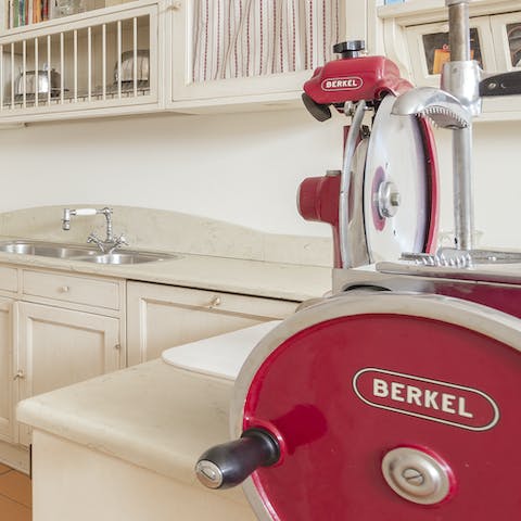 Slice up some prosciutto for lunch or fix up a delicious dessert with the kitchen's ice cream machine