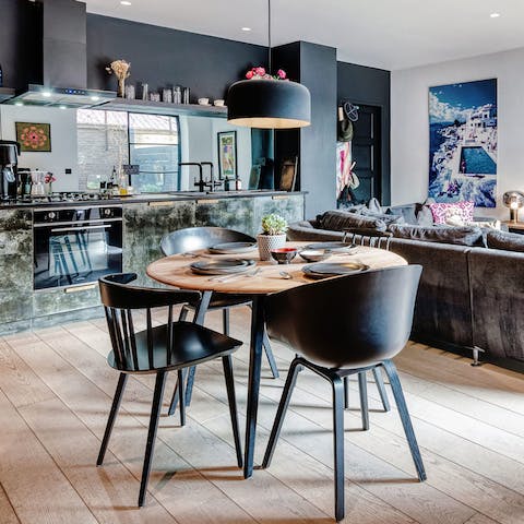 Gather around the dining set to tuck into tasty local takeaways in the evenings