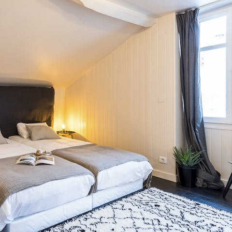 Open up to a Juliet balcony overlooking Biarritz