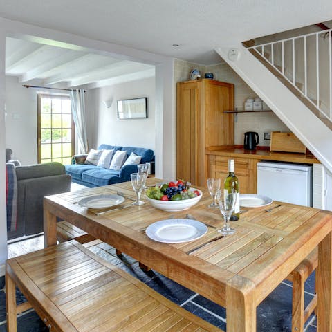 Enjoy delicious family meals at the dining table