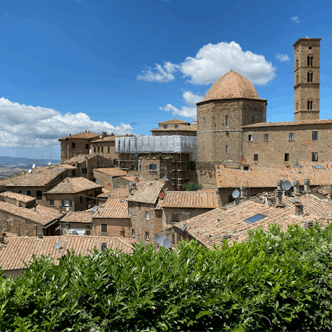 Drive fifteen minutes to Volterra and do some sightseeing