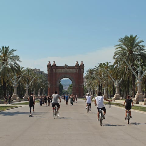 Stroll down the palm-lined street to the Arc de Triomf in a quarter of an hour