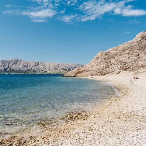 Stroll along a variety of beaches, such as Belvedere beach – only an eight-minute drive away