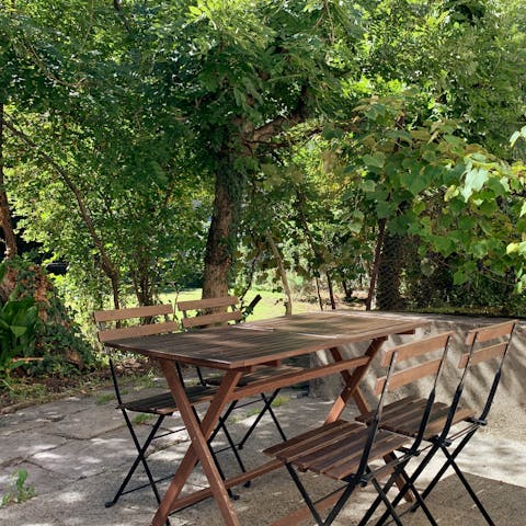 Dine alfresco in the garden – there's a barbecue, as well as plums, figs and grapes to pick