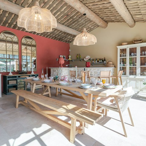 Head to the pool house for pizza nights and drinks