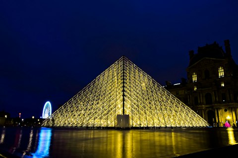 Explore the Musée du Louvre, the world's largest art museum and historic palace, just thirty-minutes on foot