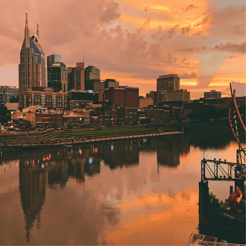 Connect with the musical heart of Nashville from the city centre