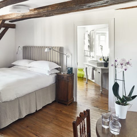 Cosy ensuite bedrooms
