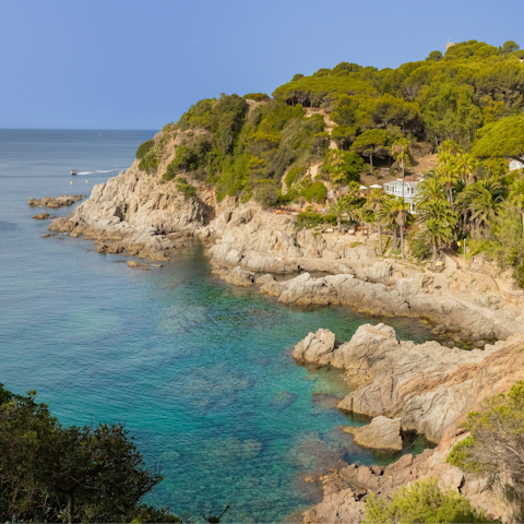 Stay just a few minutes from the beach in Lloret de Mar