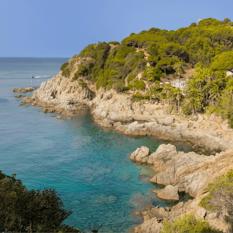 Stay just a few minutes from the beach in Lloret de Mar