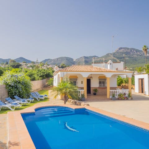 Take a dip in the pool before a round of golf, metres away