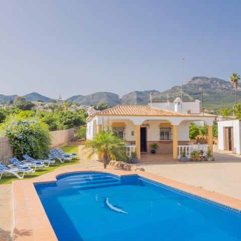 Take a dip in the pool before a round of golf, metres away